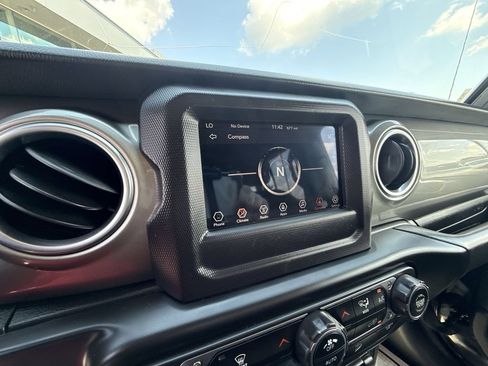 Used 2020 Jeep Wrangler Unlimited Sahara AWD/4WD image 24