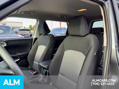 Used 2025 Kia Soul LX w/ LX Technology Package FWD image 10