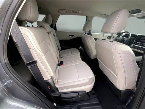 New 2026 Nissan Pathfinder SL image 10