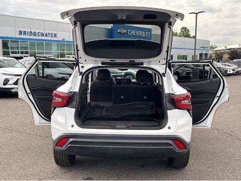 Used 2024 Chevrolet Trax LS w/ Driver Confidence Package FWD image 13