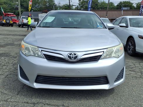 Used 2014 Toyota Camry LE FWD image 2