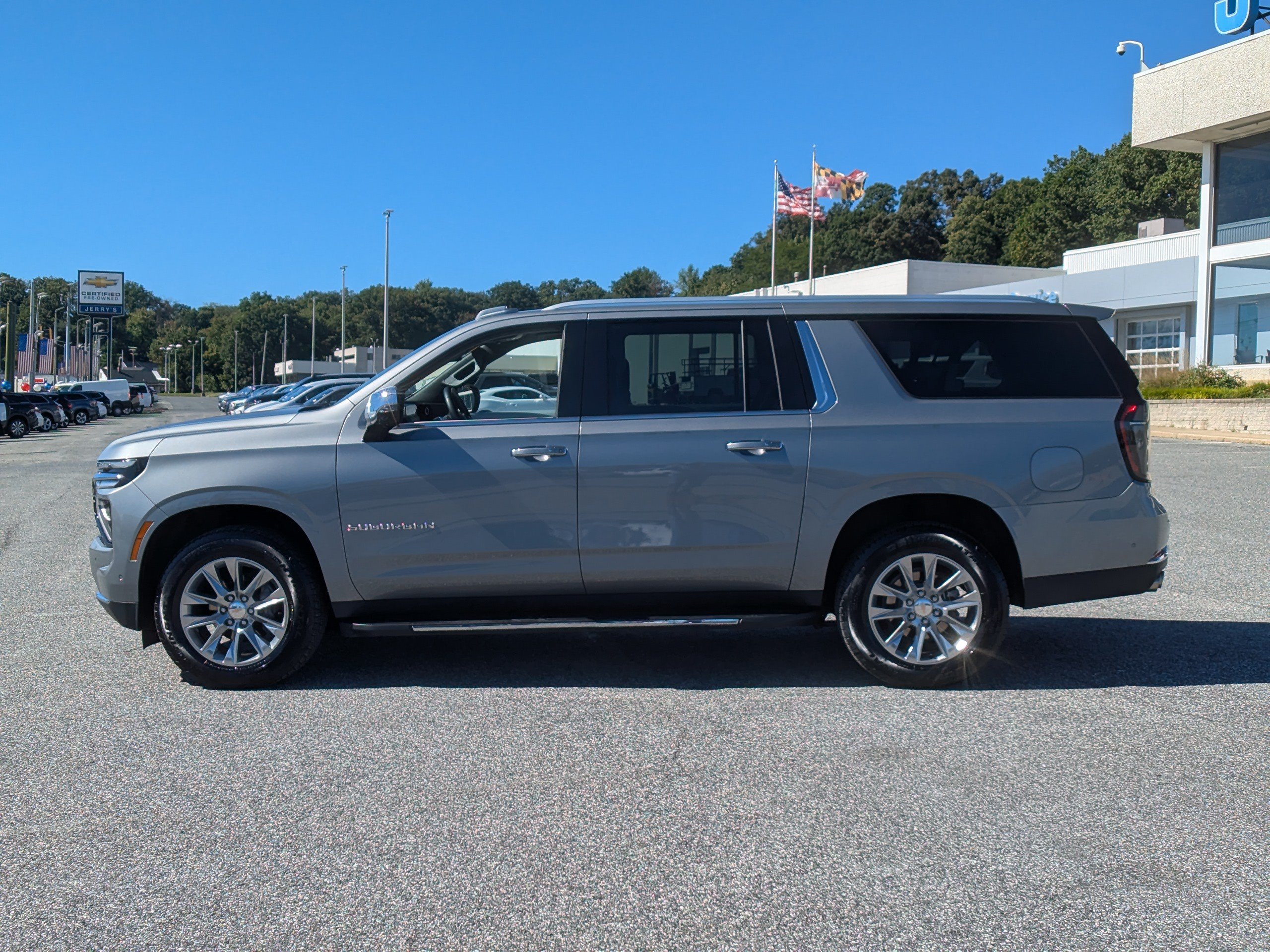 Used 2026 Chevrolet Suburban Premier AWD/4WD image 5