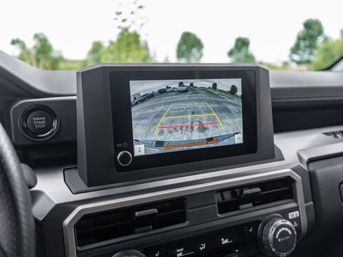 Used 2025 Toyota Tacoma SR5 AWD/4WD image 31