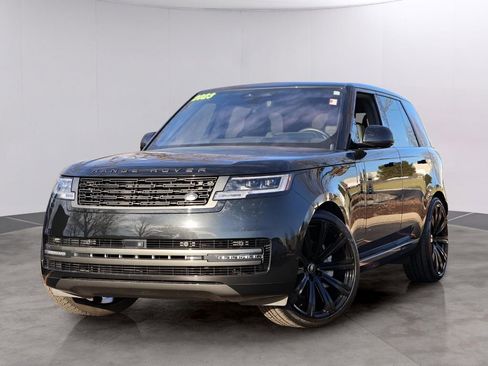 Used 2023 Land Rover Range Rover SE image 1