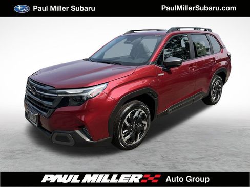 Certified 2025 Subaru Forester Limited AWD/4WD image 1
