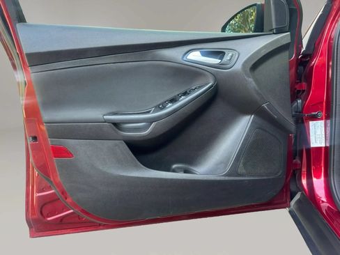 Used 2017 Ford Focus SE FWD image 13