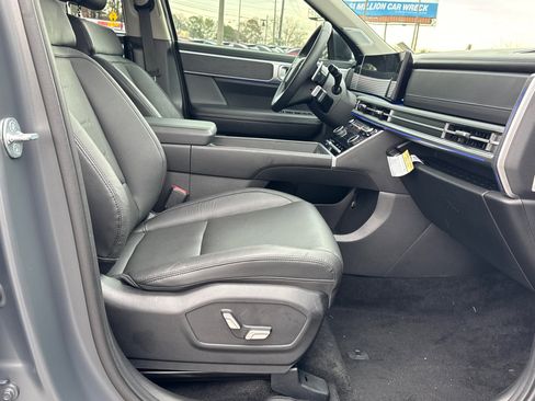 Certified 2025 Hyundai Santa Fe Limited image 13