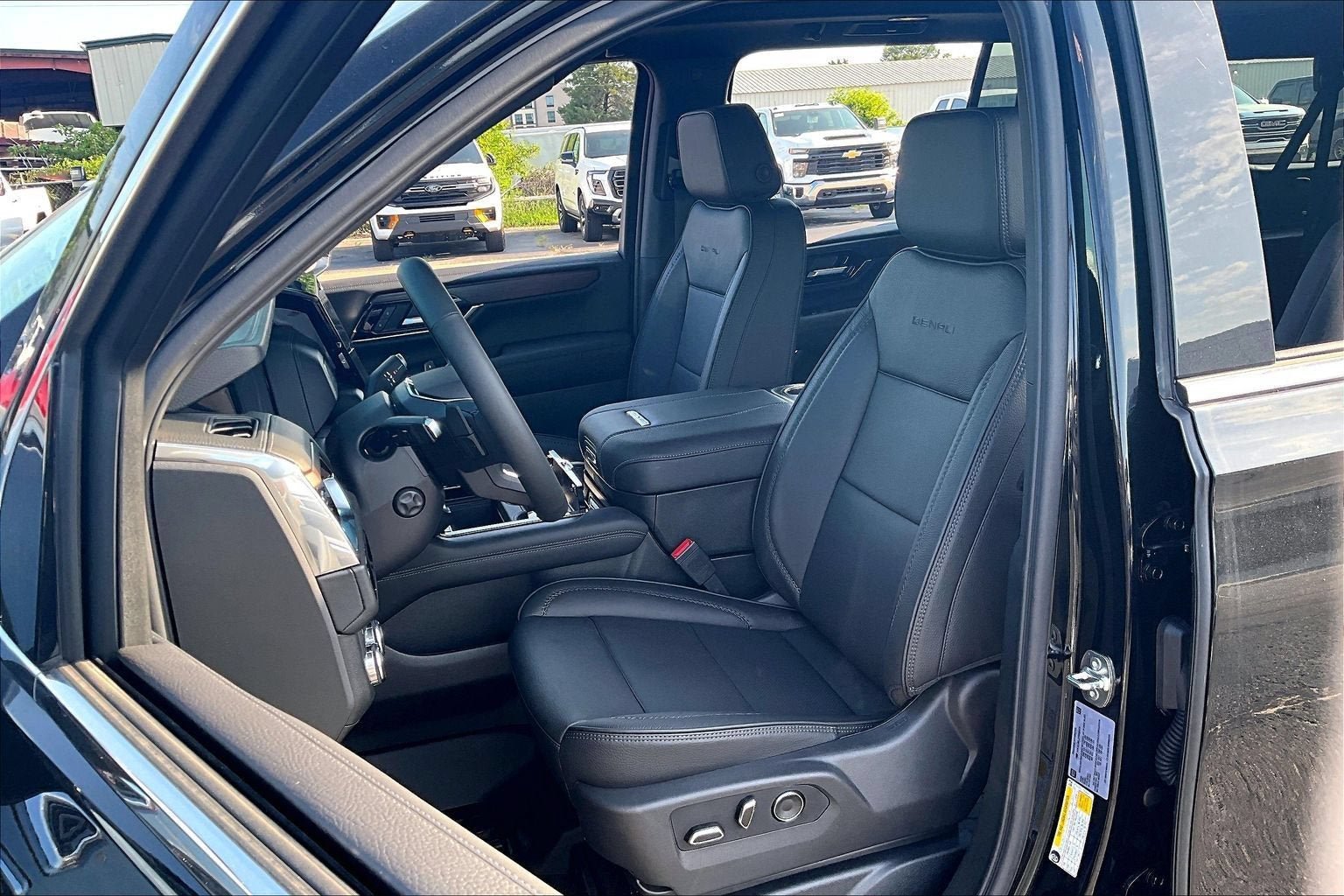 New 2026 GMC Yukon XL Denali AWD/4WD image 9