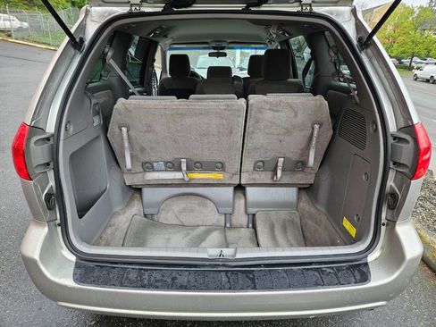 Used 2010 Toyota Sienna LE FWD image 12