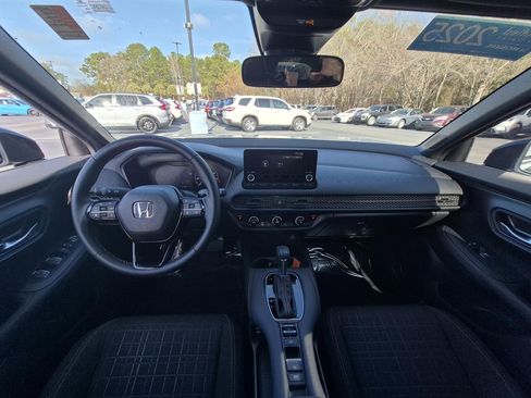 Certified 2025 Honda HR-V Sport image 14