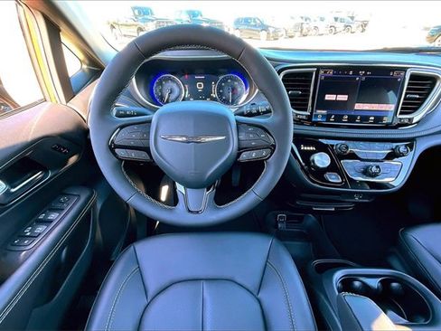 New 2026 Chrysler Pacifica Select image 21