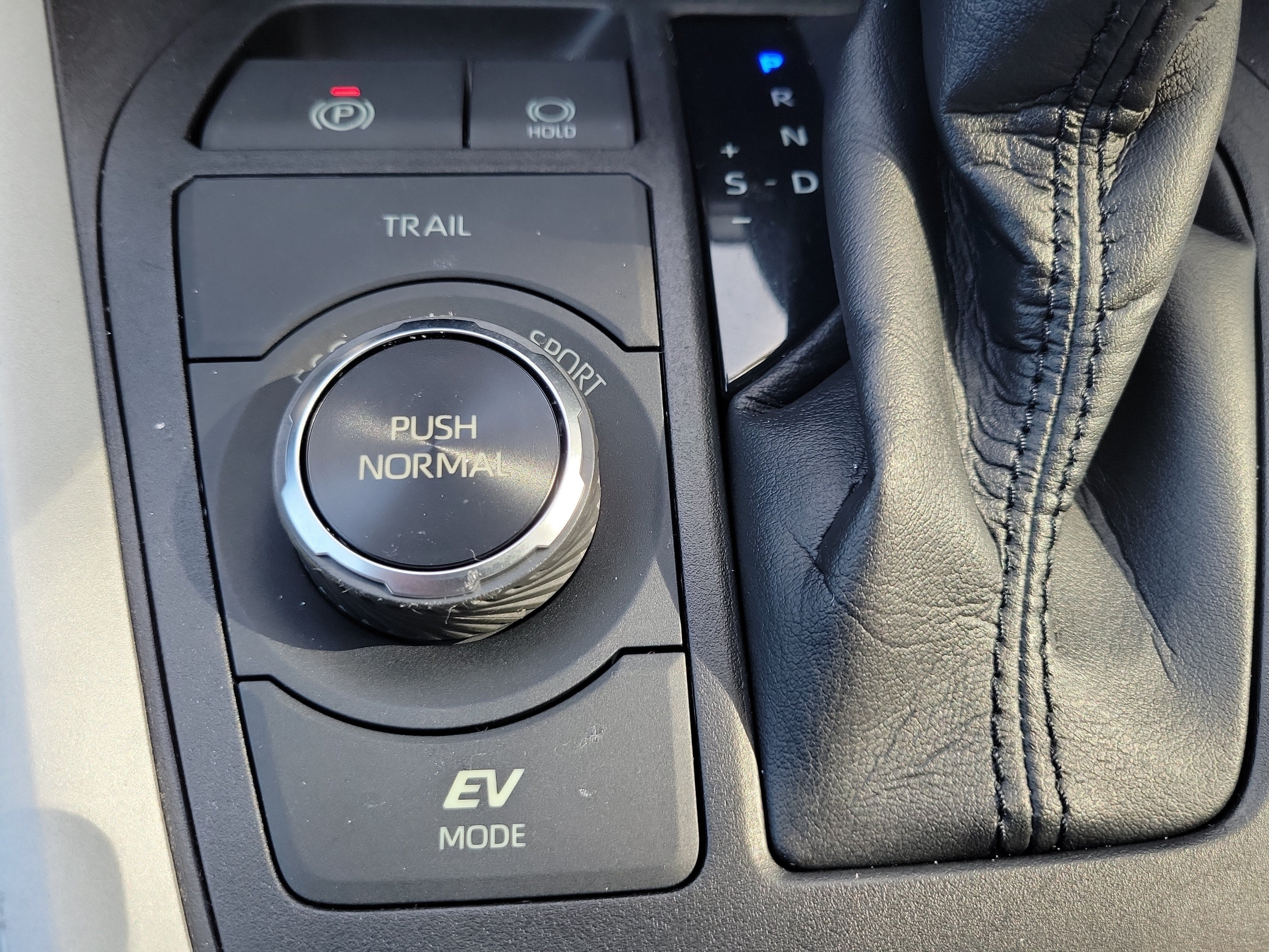 Used 2022 Toyota RAV4 XLE AWD/4WD image 29