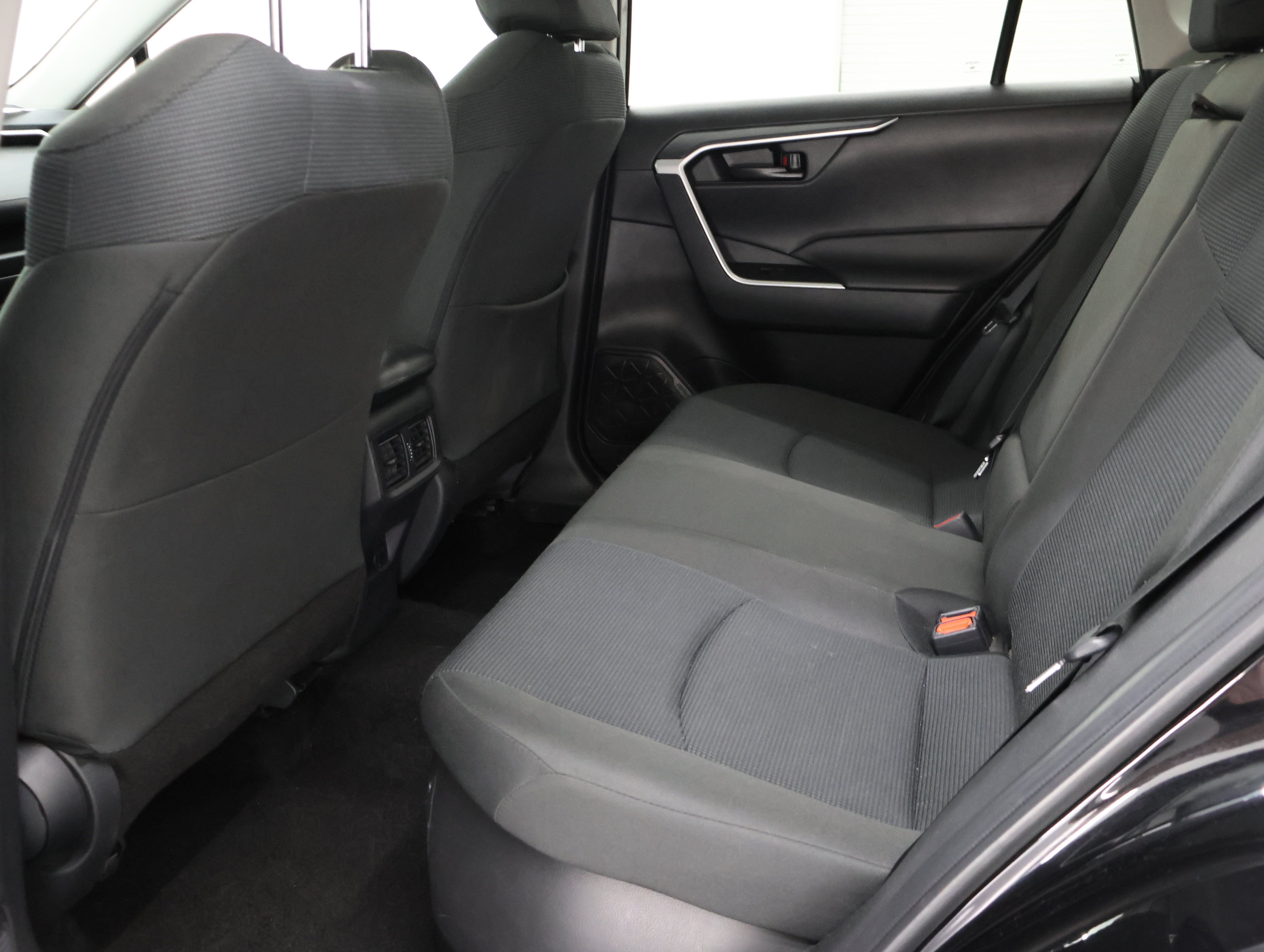 Used 2025 Toyota RAV4 LE AWD/4WD image 32