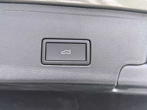 New 2026 Volkswagen Atlas Cross Sport SE image 9