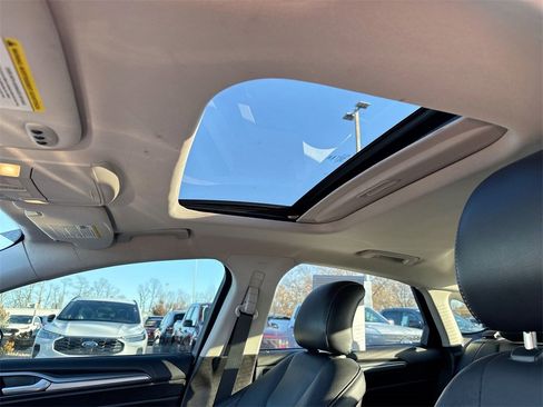 Used 2015 Ford Fusion Titanium image 19