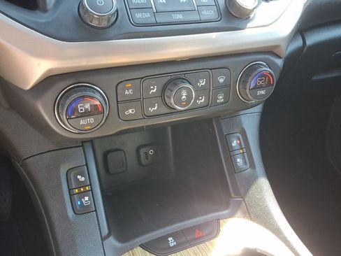 Used 2019 GMC Acadia Denali AWD/4WD image 16
