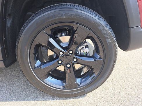 New 2025 Jeep Grand Cherokee Altitude w/ Trailer Tow Package image 33