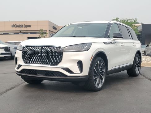 New 2026 Lincoln Aviator Reserve AWD/4WD image 2