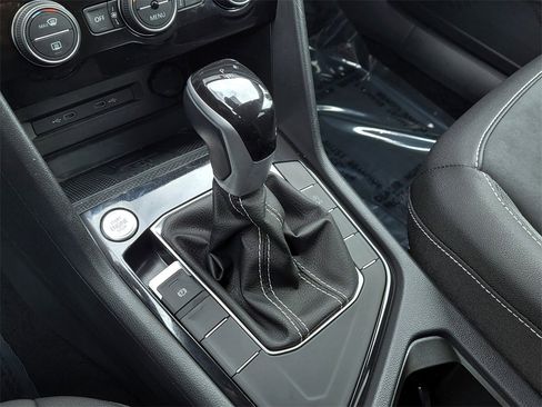 Used 2024 Volkswagen Taos SE image 18