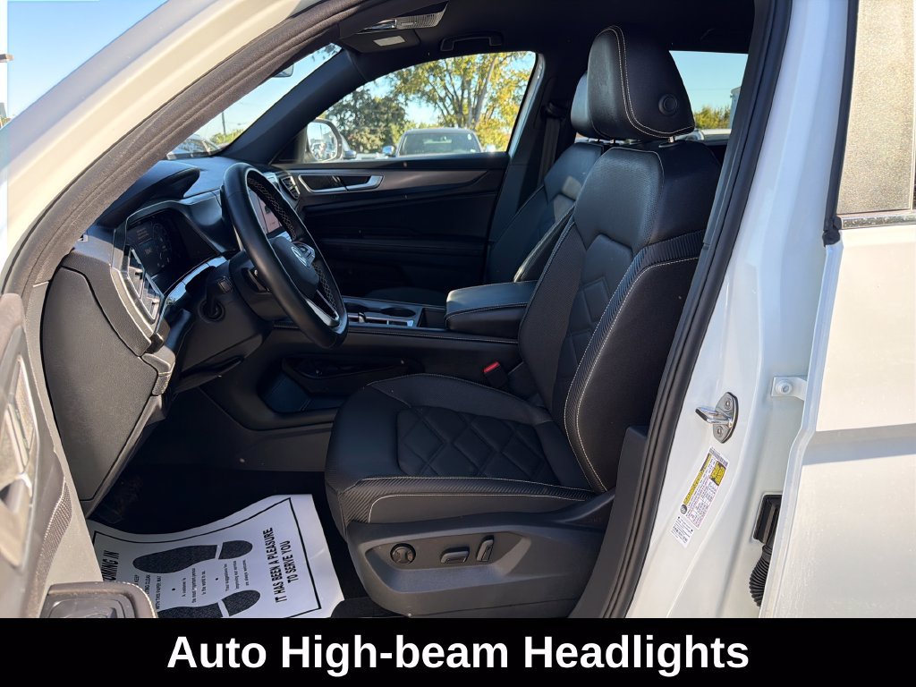 Used 2025 Volkswagen Atlas Cross Sport SE AWD/4WD image 11