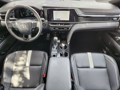 Used 2025 Toyota Camry SE FWD image 25