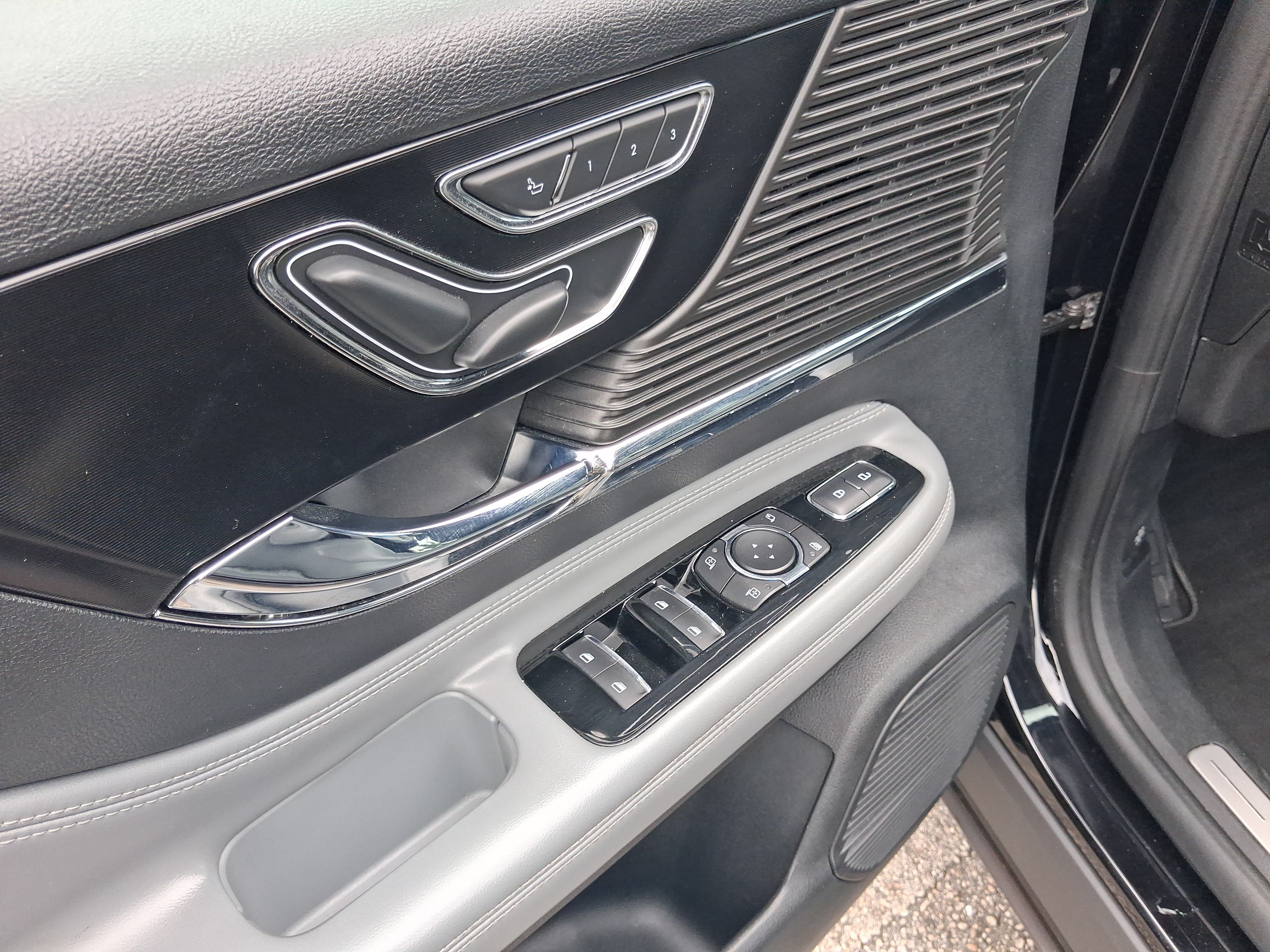 Used 2021 Lincoln Corsair FWD image 14