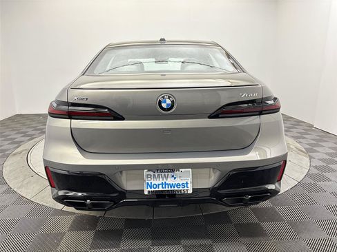 Used 2025 BMW 760i xDrive w/ Premium Package AWD/4WD image 15