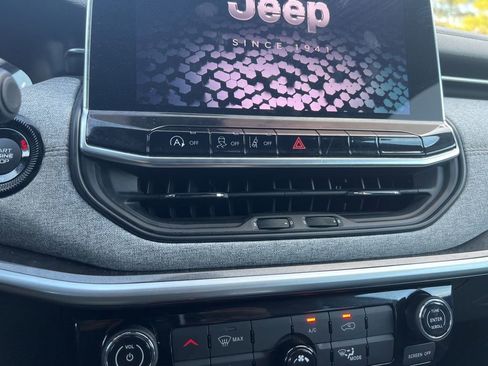 Used 2023 Jeep Compass Latitude AWD/4WD image 22