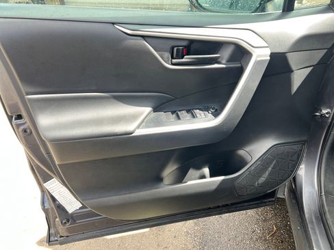 Used 2022 Toyota RAV4 LE AWD/4WD image 19