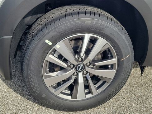 New 2025 Nissan Pathfinder SL image 3