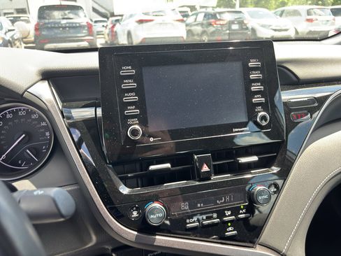 Used 2023 Toyota Camry SE FWD image 9
