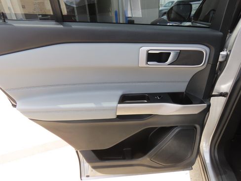 Used 2022 Ford Explorer XLT w/ Equipment Group 202A RWD image 20