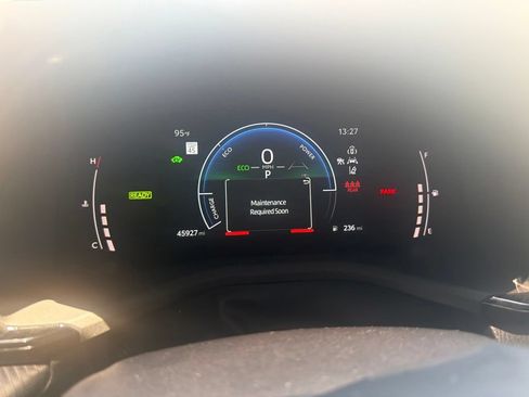 Used 2025 Toyota Camry SE FWD image 2