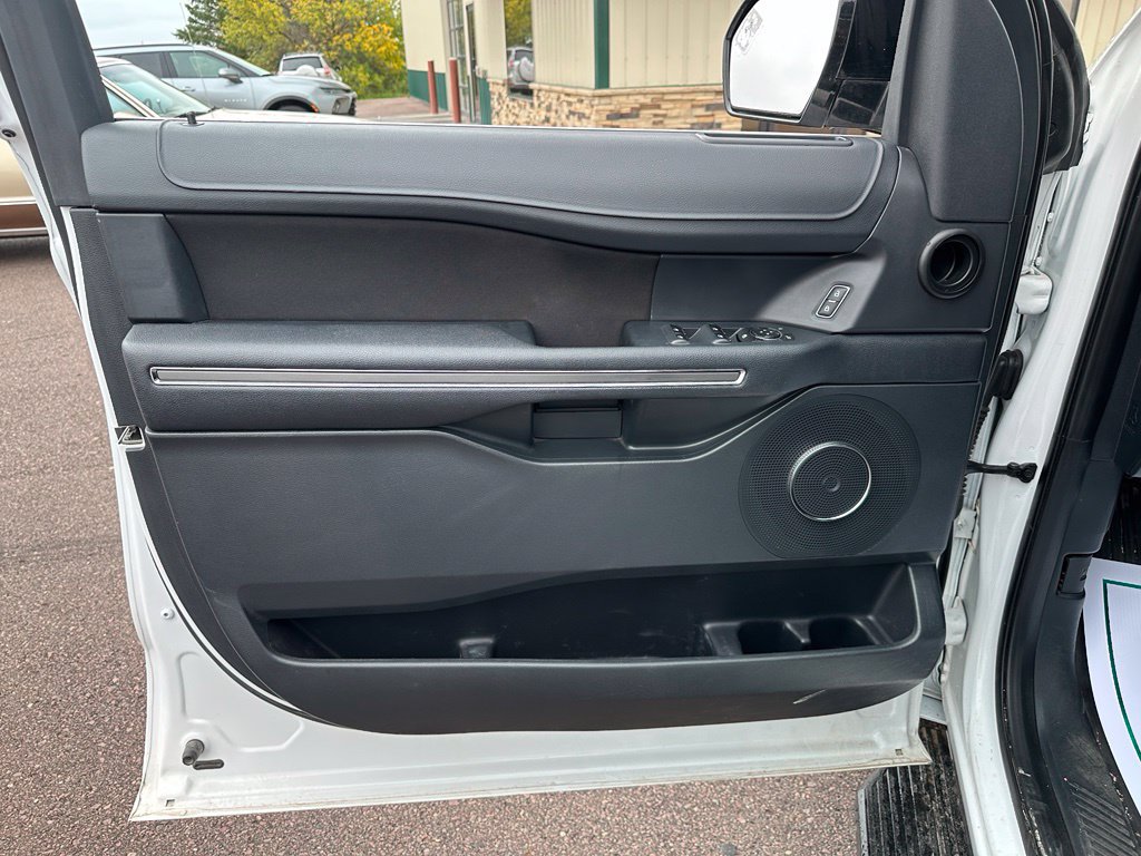 Used 2022 Ford Expedition XL AWD/4WD image 12