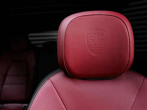 Certified 2026 Porsche Cayenne GTS AWD/4WD image 16