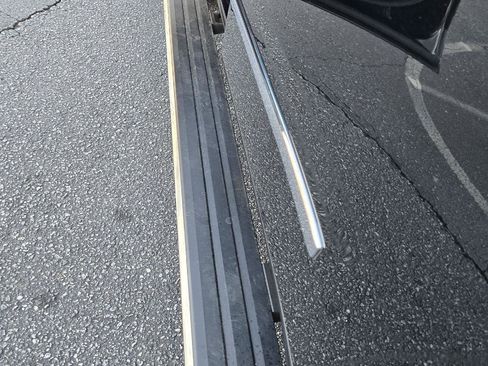 Used 2015 GMC Yukon Denali w/ Premium Package image 30