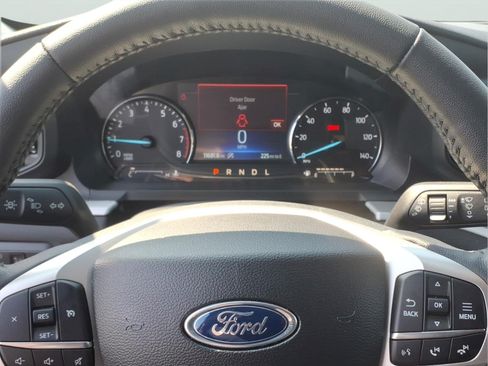 Certified 2024 Ford Explorer XLT w/ Class IV Trailer Tow Package AWD/4WD image 19