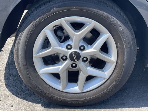 Certified 2025 Kia Soul S FWD image 7