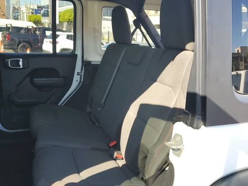 Used 2024 Jeep Wrangler Unlimited Rubicon AWD/4WD image 13