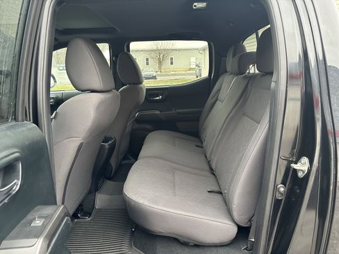 Used 2017 Toyota Tacoma TRD Off-Road image 13