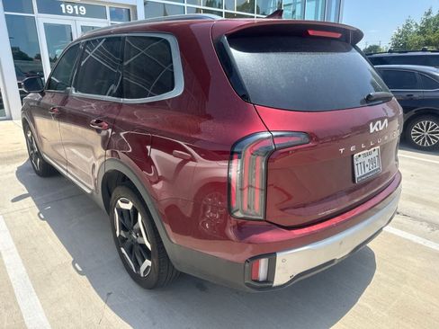 Certified 2024 Kia Telluride EX w/ EX Captain's Chair Package FWD image 4