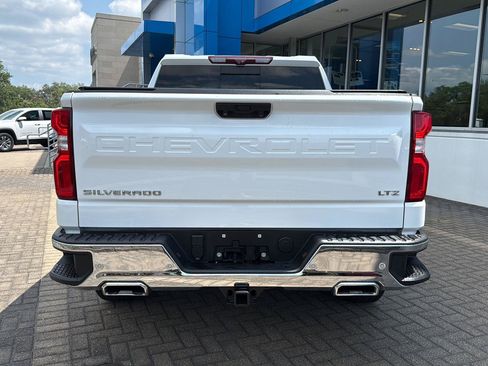Used 2022 Chevrolet Silverado 1500 LTZ w/ Technology Package AWD/4WD image 4