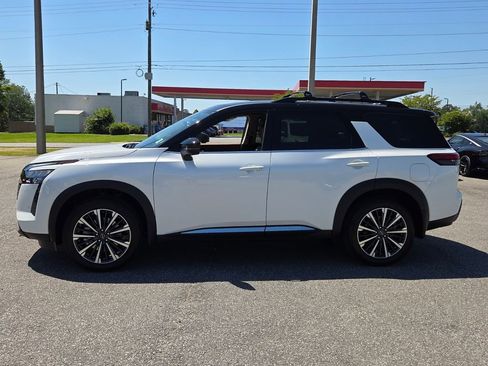 New 2026 Nissan Pathfinder Platinum FWD image 2