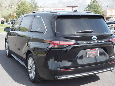 Used 2023 Toyota Sienna Platinum image 6