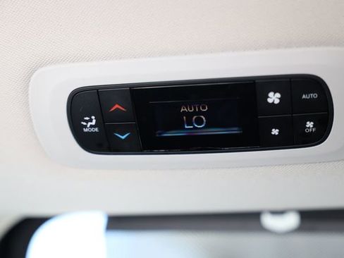 Used 2019 Chrysler Pacifica Touring-L Plus w/ Advanced Safetytec Group FWD image 43