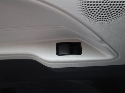 Used 2024 Toyota Sienna LE AWD/4WD image 17