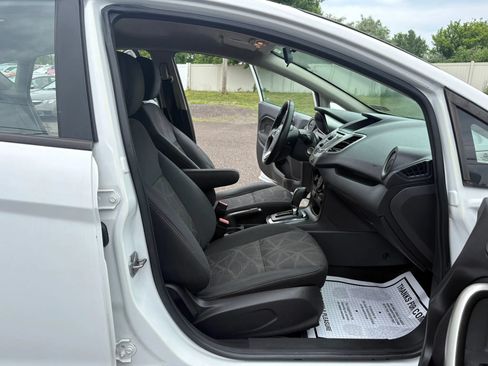 Used 2013 Ford Fiesta SE FWD image 25