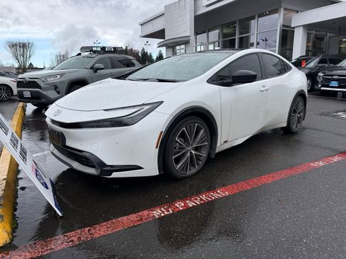 Used 2023 Toyota Prius XLE image 1