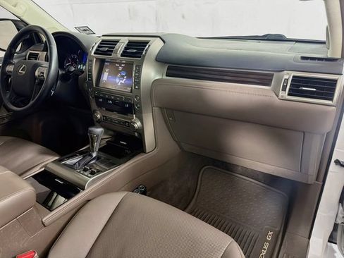 Used 2019 Lexus GX 460 AWD/4WD image 33