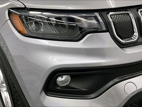 Used 2022 Jeep Compass Latitude image 32